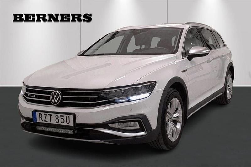 Vit Begagnad 2021 VW Passat Alltrack Kombi | 229 900 kr (Bra pris) - Bild 1/4