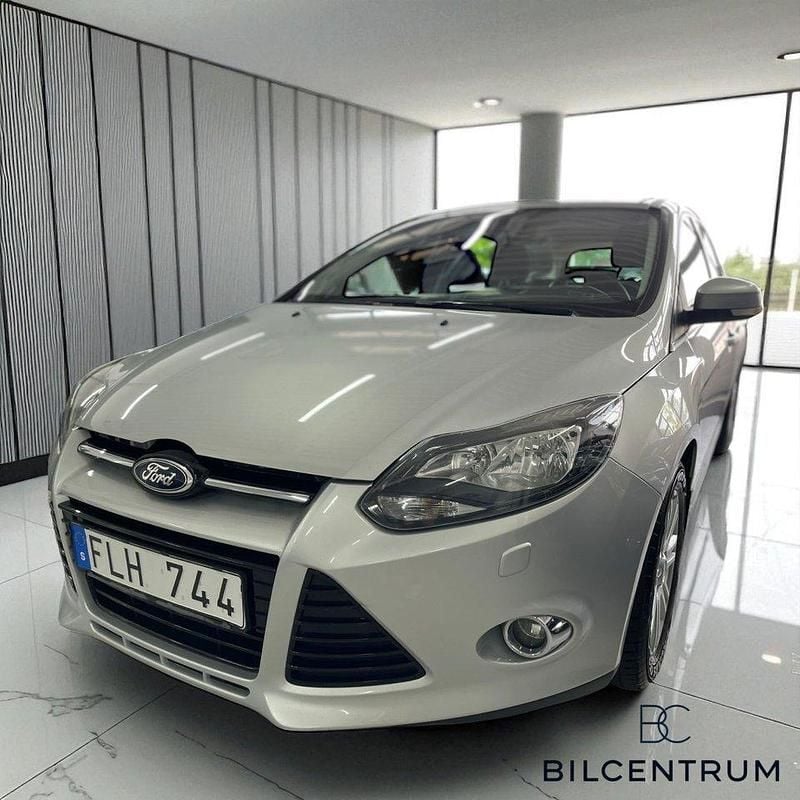 Grå Begagnad 2013 Ford Focus Titanium Kombi | 49 900 kr (Bra pris) - Bild 1/4