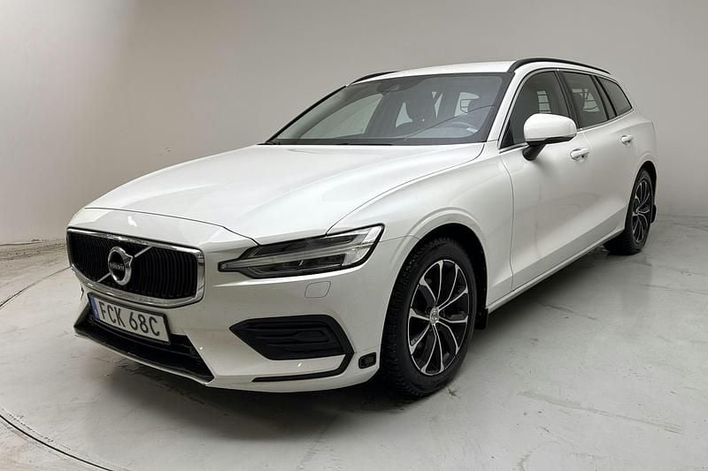 Vit Begagnad 2022 Volvo V60 Momentum Kombi | 259 000 kr (Bra pris) - Bild 1/4