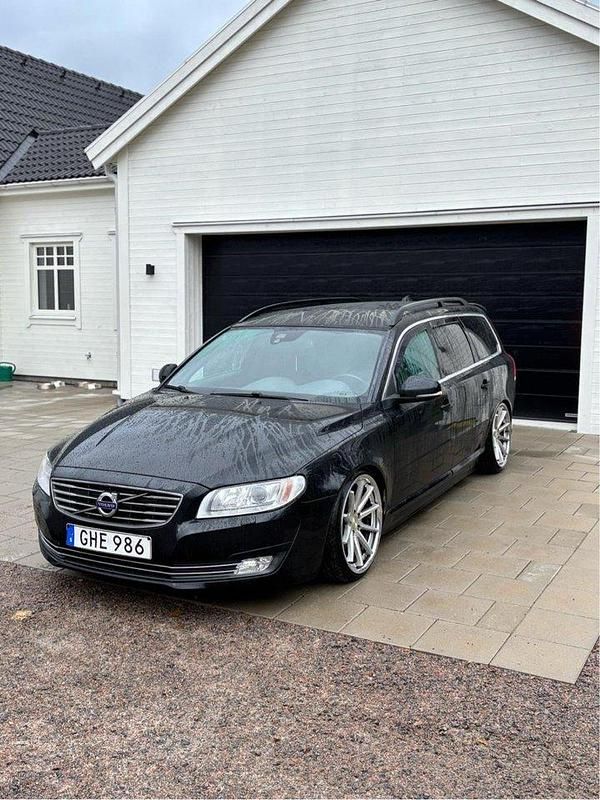 Svart Begagnad 2014 Volvo V70 Kombi | 116 000 kr (Lite dyr) - Bild 1/4