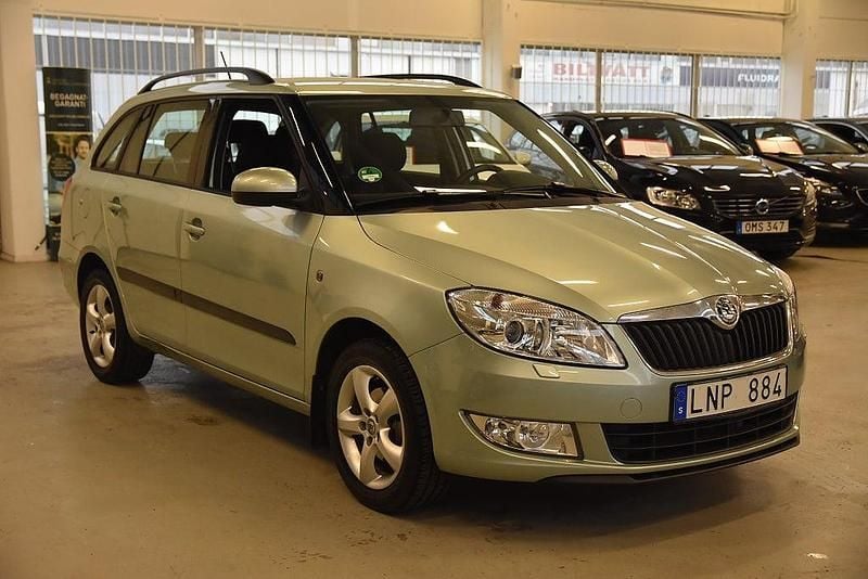 Begagnad Skoda Fabia Elegance 69 HK (50 kW) 2010 Grön Kombi