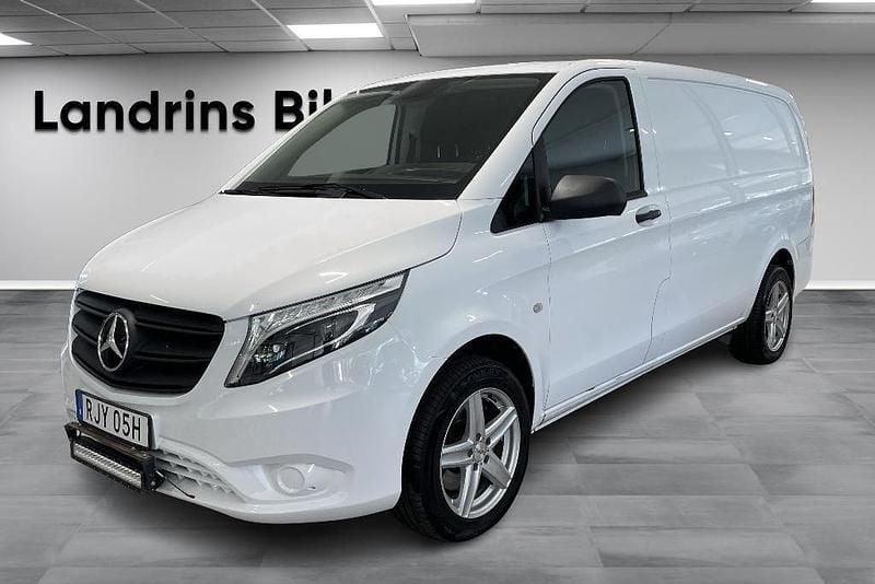 Vit (arktisk vit) Begagnad 2021 Mercedes Vito Minibuss | 387 375 kr (Bra pris) - Bild 1/3