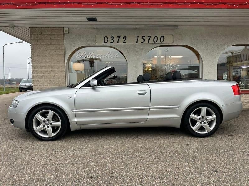 Begagnad Audi A4 220 HK (161 kW) 2003 Lightsilvermetallic Cab
