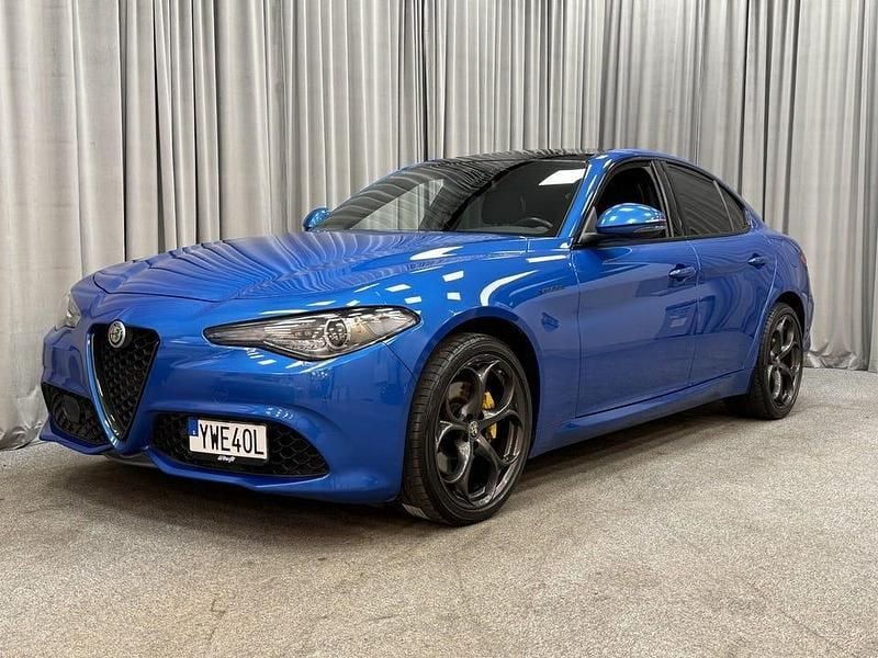 Blå Begagnad 2019 Alfa Romeo Giulia Veloce Sedan | 359 900 kr (Lite dyr) - Bild 1/4