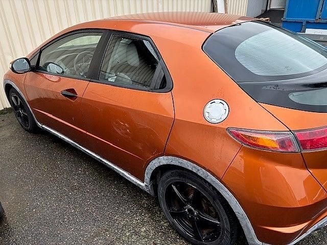 Orange Begagnad 2008 Honda Civic Sport Halvkombi | 24 900 kr (Superpris) - Bild 1/3