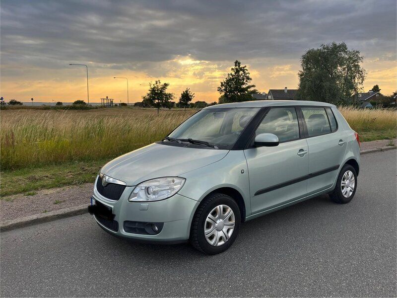 Grön Begagnad 2009 Skoda Fabia Ambiente Halvkombi | 35 000 kr (Marknadspris) - Bild 1/1
