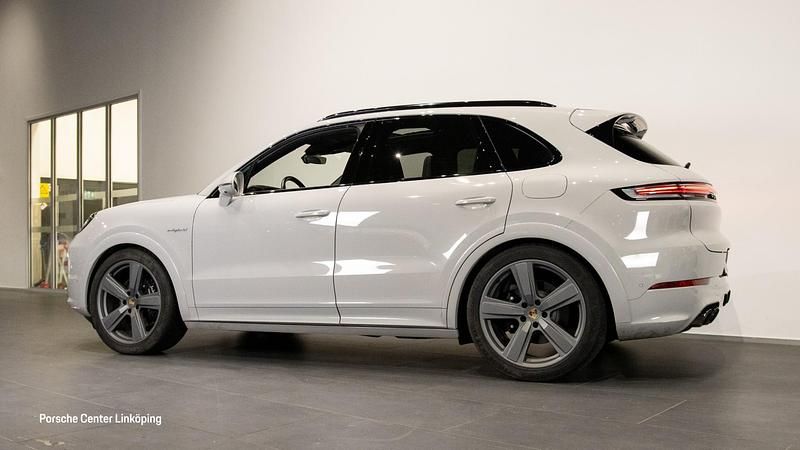 Begagnad Porsche Cayenne 15 HK (11 kW) 2023 Grå SUV