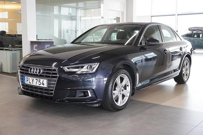 Blå Begagnad 2018 Audi A4 Sedan | 234 990 kr (Marknadspris) - Bild 1/4