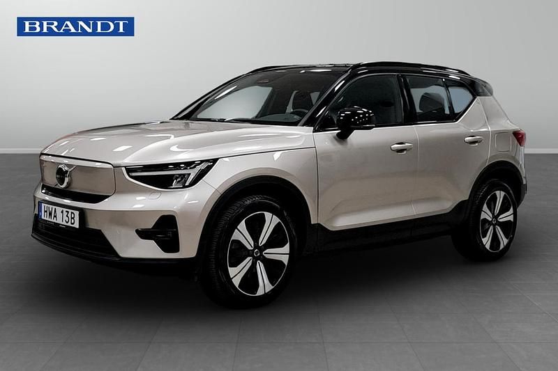 Grå Begagnad 2023 Volvo XC40 Single Motor SUV | 354 900 kr (Marknadspris) - Bild 1/4