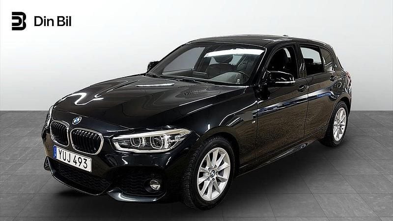 Svart Begagnad 2018 BMW 118 M Sport Halvkombi | 159 800 kr (Marknadspris) - Bild 1/4