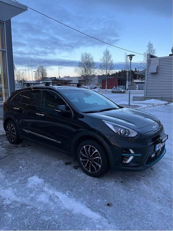 Svart Begagnad 2022 Kia e-Niro Advance SUV | 205 000 kr (Marknadspris) - Bild 1/4