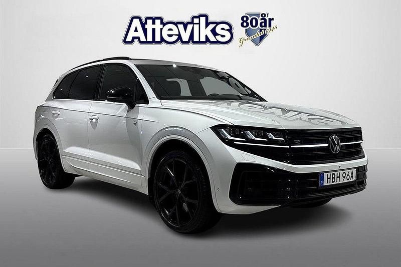 Vit Begagnad 2025 VW Touareg R SUV | 928 900 kr (Dyr) - Bild 1/4