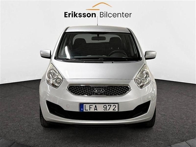 Begagnad Kia Venga EX 90 HK (66 kW) 2010 Silver Halvkombi
