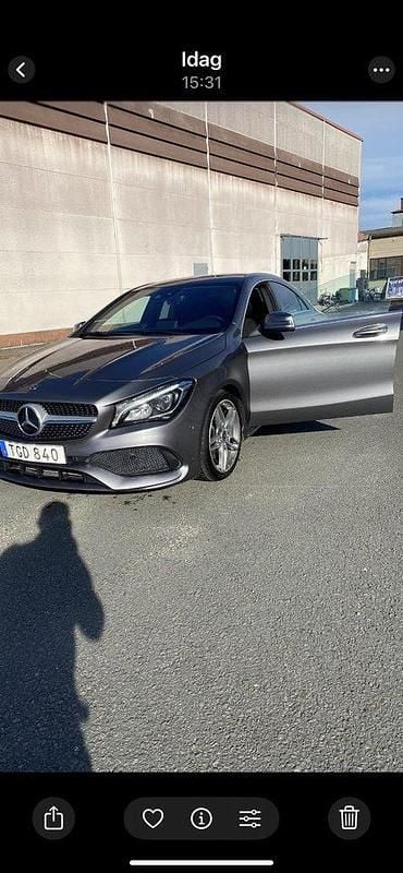 Grå Begagnad 2018 Mercedes CLA250 AMG Sedan | 239 500 kr (Marknadspris) - Bild 1/4