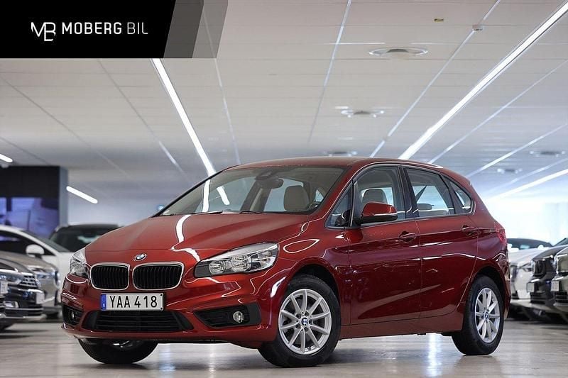 Röd Begagnad 2015 BMW 218 Active Tourer Advantage Minibuss | 189 900 kr (Marknadspris) - Bild 1/3