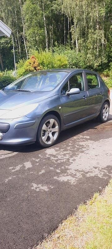 Grå Begagnad 2008 Peugeot 307 Halvkombi | 21 500 kr (Marknadspris) - Bild 1/4
