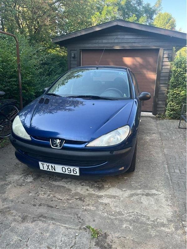 Blå Begagnad 2003 Peugeot 206 Halvkombi | 17 900 kr (Marknadspris) - Bild 1/4