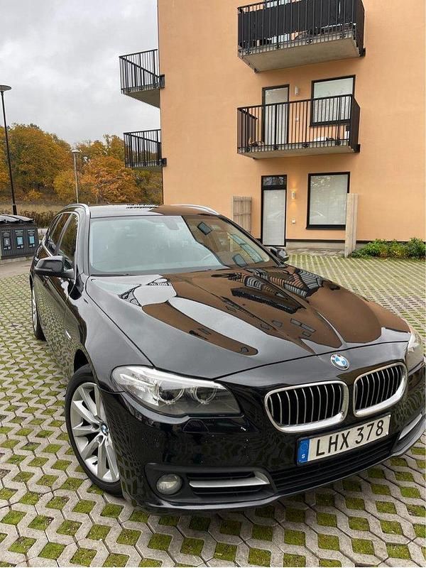 Svart Begagnad 2014 BMW 520 Kombi | 118 000 kr (Bra pris) - Bild 1/4