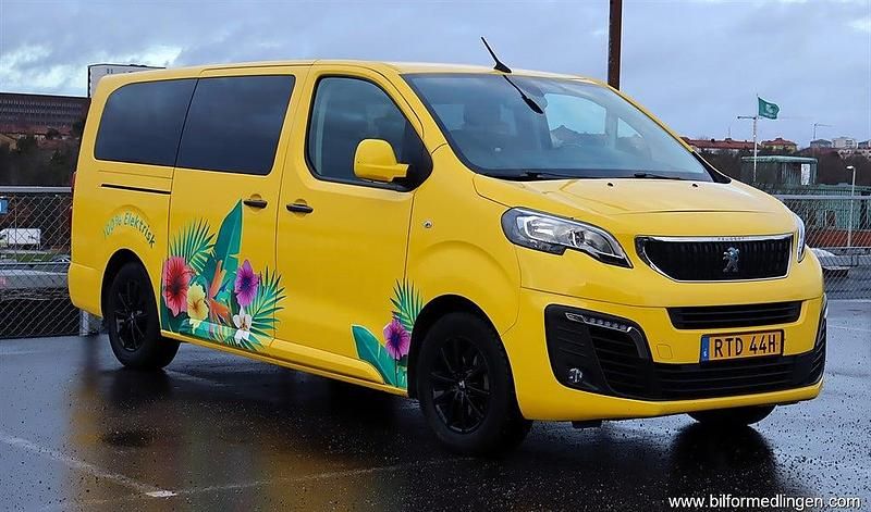 Begagnad Peugeot Traveller S 100 kW (136 HK) 2021 Grå samma som bilen Minibuss