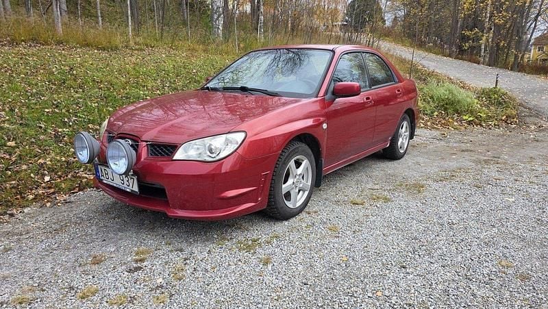 Röd Begagnad 2007 Subaru Impreza Sedan | 33 000 kr (Dyr) - Bild 1/4