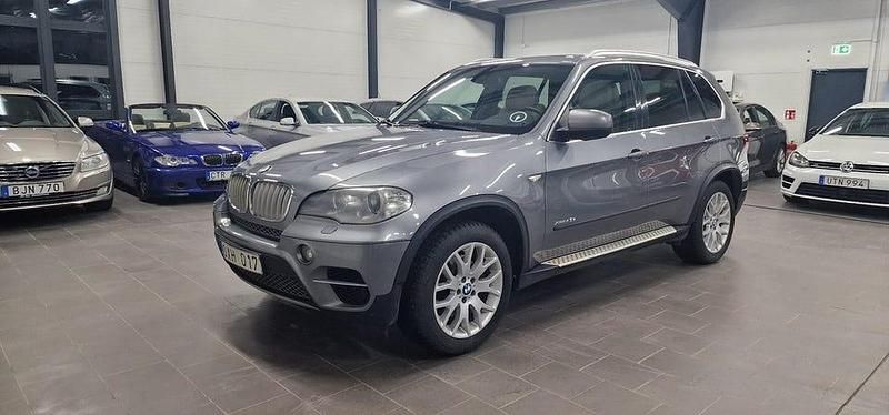 Silver Begagnad 2011 BMW X5 Sport Line SUV | 114 900 kr (Marknadspris) - Bild 1/4