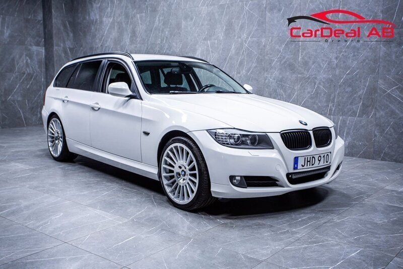 Vit Begagnad 2012 BMW 320 M Sport Kombi | 59 800 kr (Bra pris) - Bild 1/4