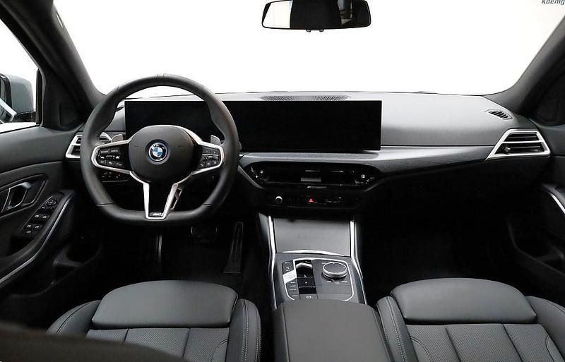 Begagnad BMW 330e Efficient Dynamics 293 HK (215 kW) 2024 Skyscraper grey metallic Kombi