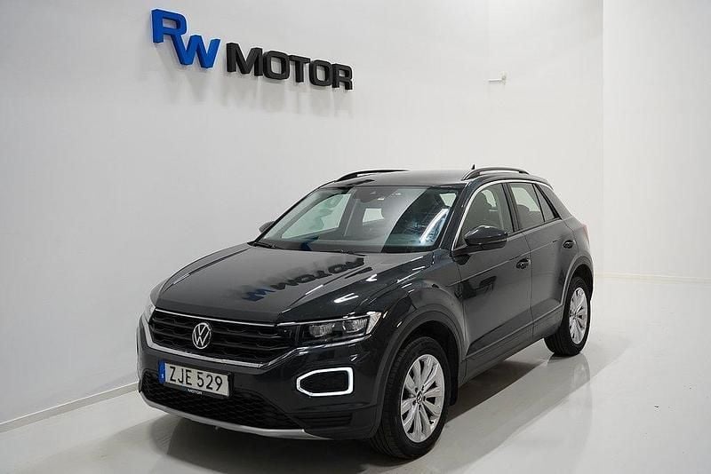 Grå Begagnad 2021 VW T-Roc SUV | 234 800 kr (Marknadspris) - Bild 1/4