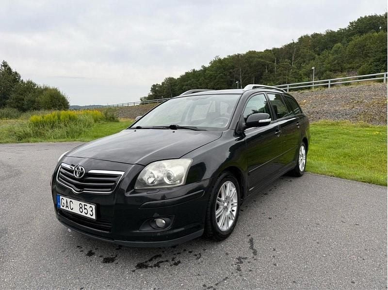 Svart Begagnad 2007 Toyota Avensis Kombi | 38 900 kr (Marknadspris) - Bild 1/4