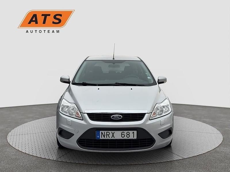 Grå Begagnad 2009 Ford Focus Trend Halvkombi | 54 900 kr (Lite dyr) - Bild 1/4