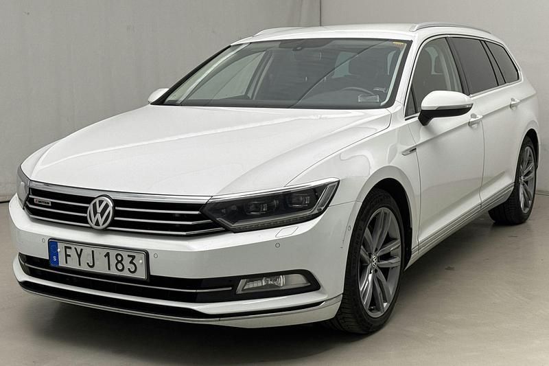 Vit Begagnad 2015 VW Passat GTS | 119 000 kr (Marknadspris) - Bild 1/4