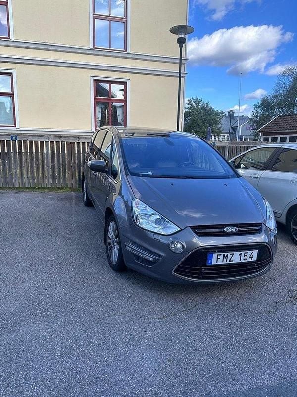 Brun Begagnad 2015 Ford S-MAX Business Edition Minibuss | 100 000 kr (Superpris) - Bild 1/4