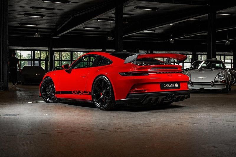 Begagnad Porsche 992 510 HK (375 kW) 2022 Röd