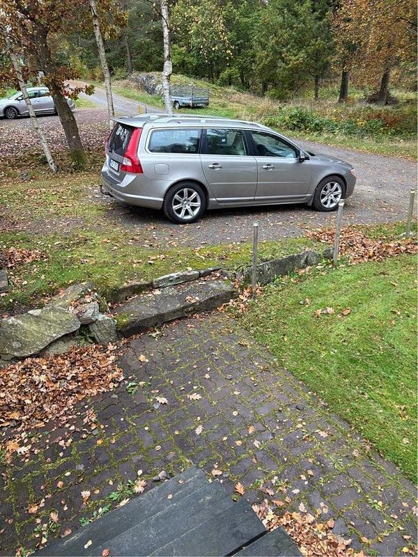 Silver Begagnad 2008 Volvo V70 Summum Kombi | 56 000 kr (Marknadspris) - Bild 1/4