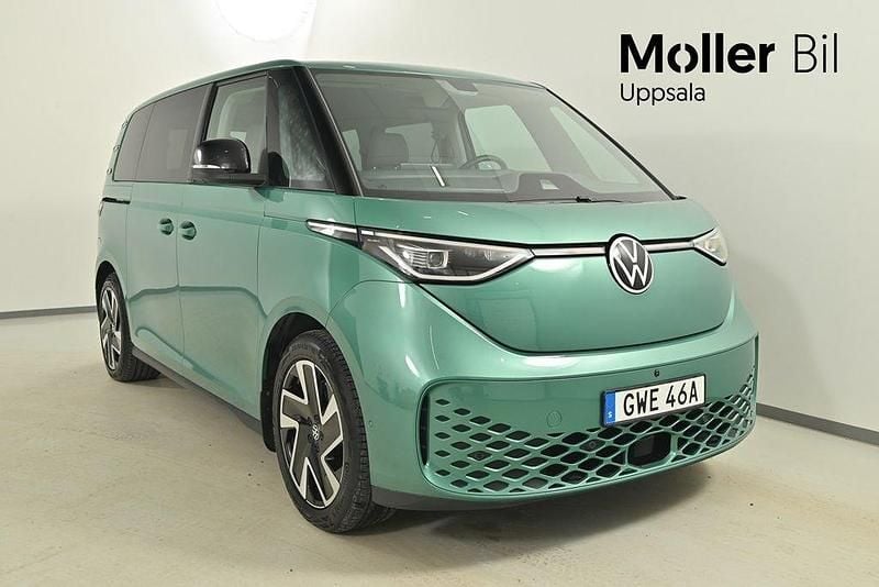 Grön (bay leaf green metallic) Begagnad 2024 VW ID. Buzz Pro Minibuss | 539 900 kr (Lite dyr) - Bild 1/4