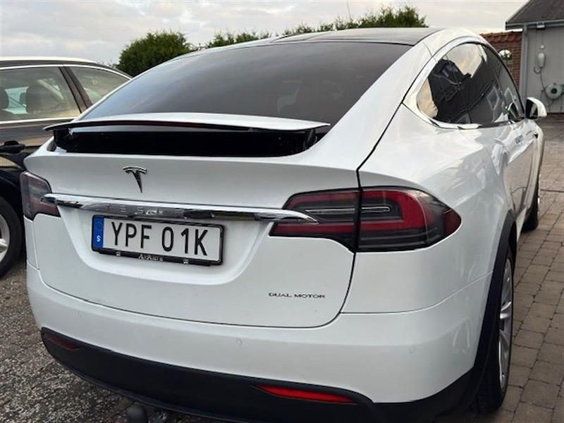 Begagnad Tesla Model X Long Range AWD 311 kW (423 HK) 2020 Vit SUV