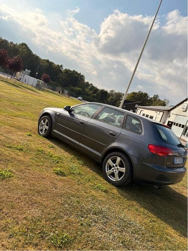 Grå Begagnad 2008 Audi A3 Sportback Attraction Halvkombi | 50 000 kr (Marknadspris) - Bild 1/3