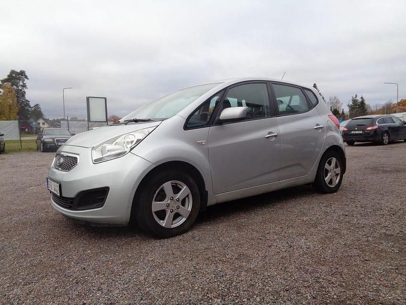 Begagnad Kia Venga 90 HK (66 kW) 2010 Silver Halvkombi