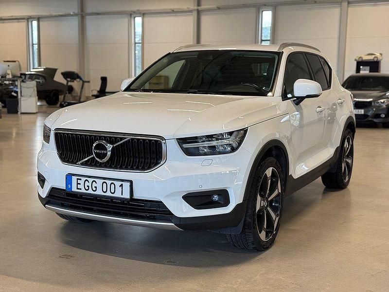 Vit Begagnad 2018 Volvo XC40 SUV | 259 900 kr (Marknadspris) - Bild 1/4