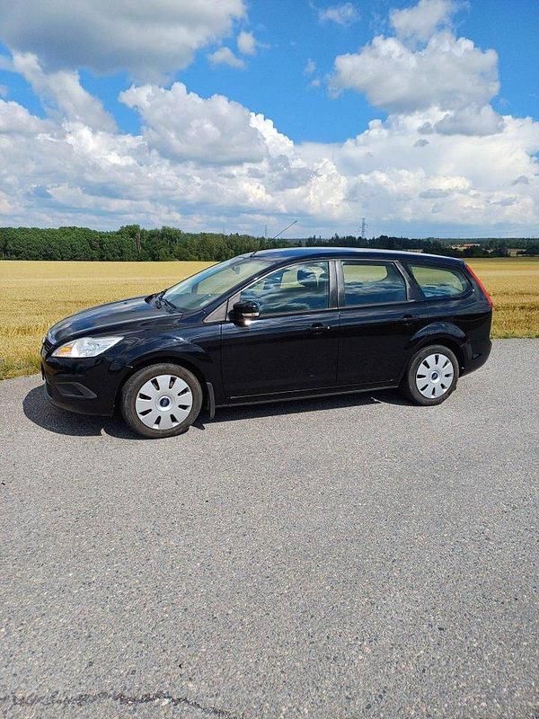Svart Begagnad 2010 Ford Focus Trend Kombi | 28 000 kr - Bild 1/1