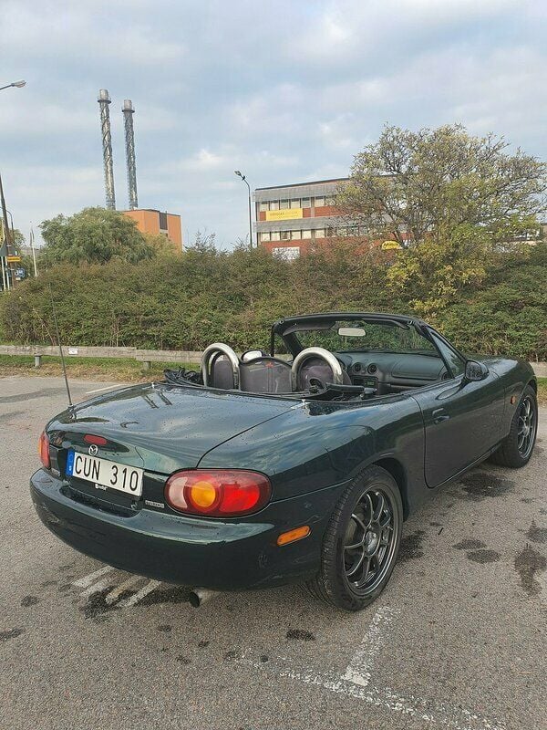 Begagnad Mazda MX5 110 HK (80 kW) 1998 Mörkgrön Cab