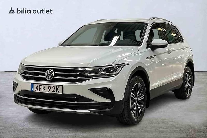 Vit Begagnad 2022 VW Tiguan SUV | 289 900 kr (Bra pris) - Bild 1/1