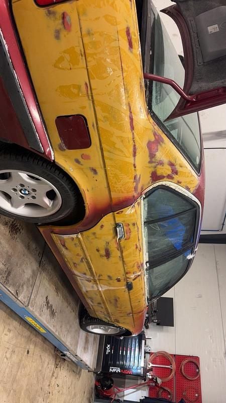 Begagnad 1995 BMW 518 Sedan | 23 000 kr - Bild 1/4