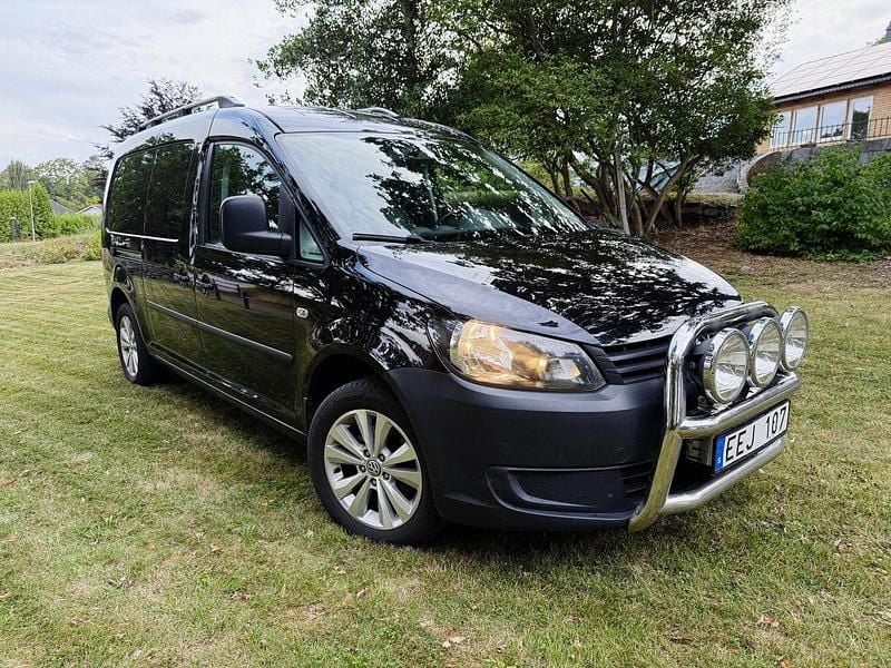 Svart Begagnad 2014 VW Caddy Maxi Minibuss | 72 500 kr (Bra pris) - Bild 1/4