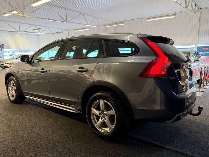 Begagnad Volvo V60 CC Summum 190 HK (139 kW) 2016 Grå Kombi