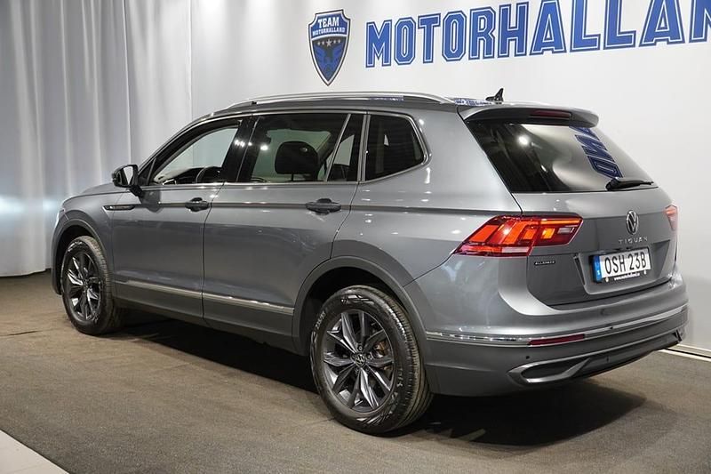 Begagnad VW Tiguan Allspace 151 HK (111 kW) 2023 Grå SUV