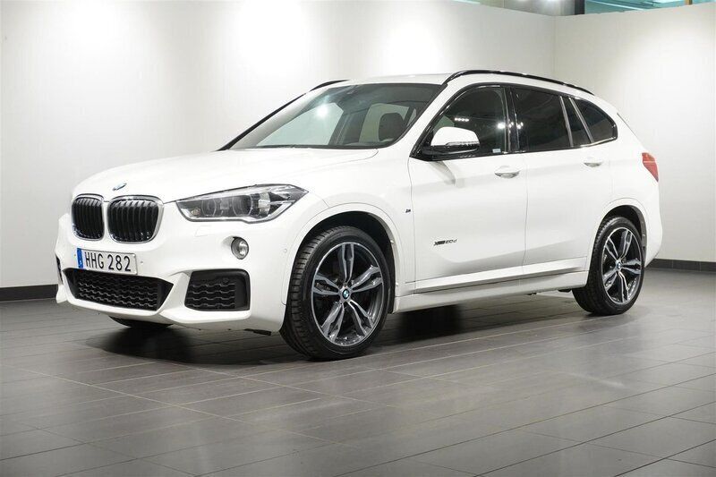 Vit Begagnad 2016 BMW X1 M Sport SUV | 214 800 kr (Lite dyr) - Bild 1/4