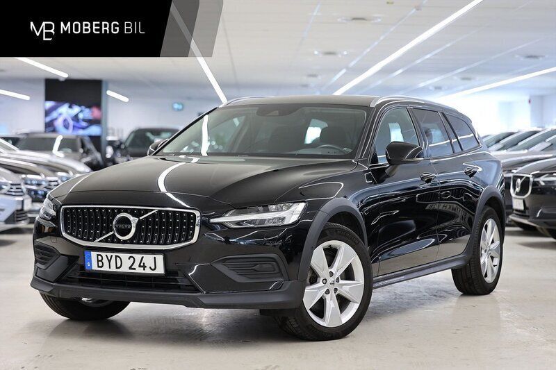 Svart Begagnad 2022 Volvo V60 CC Momentum Kombi | 349 900 kr (Marknadspris) - Bild 1/3