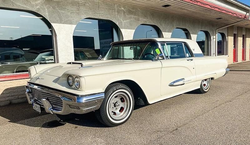 Silver Begagnad 1959 Ford V8 Sportkupé | 175 000 kr - Bild 1/4