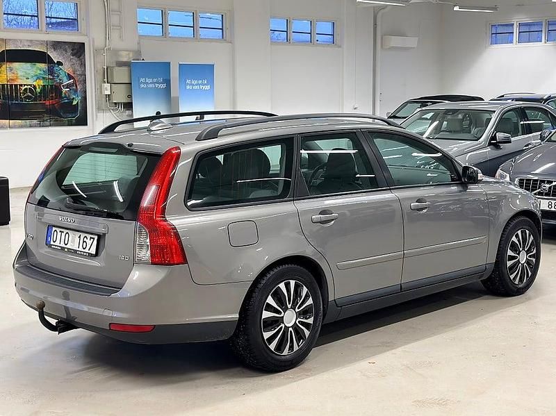 Begagnad Volvo V50 109 HK (80 kW) 2007 Grå Kombi
